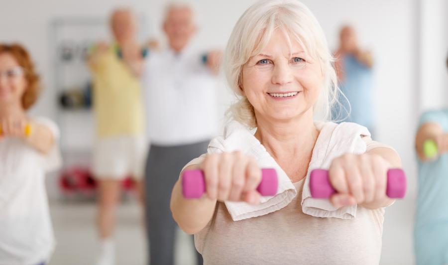 lady holding dumbbells